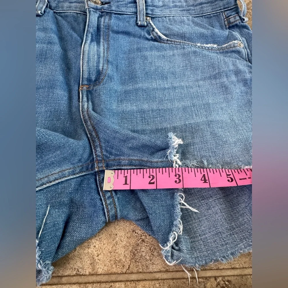 D women’s Rag & Bone Blue dre low rise Jean Shorts with Distressed Hem - Picture 7 of 8